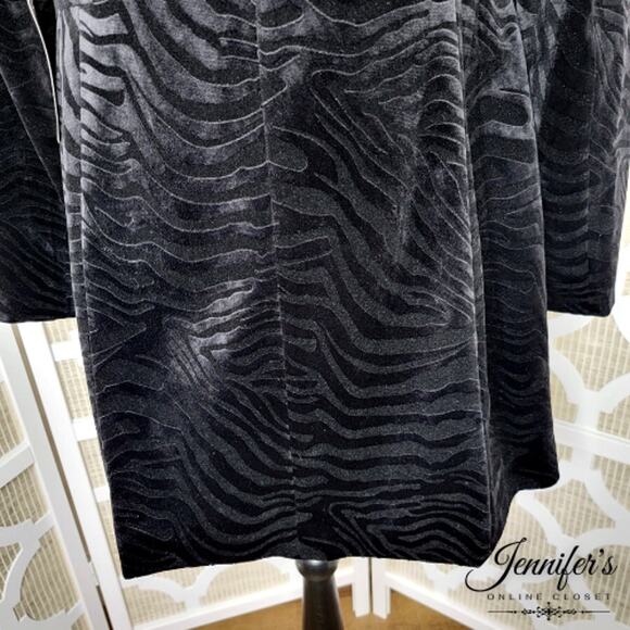 Chico's NWT Black Crushed Velvet Embossed Zebra Print Longline Jacket Size 8/10 - Picture 9 of 12